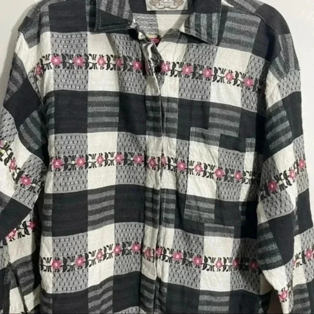 Angelique vintage embroidered collared button down Medium - Picture 6 of 8